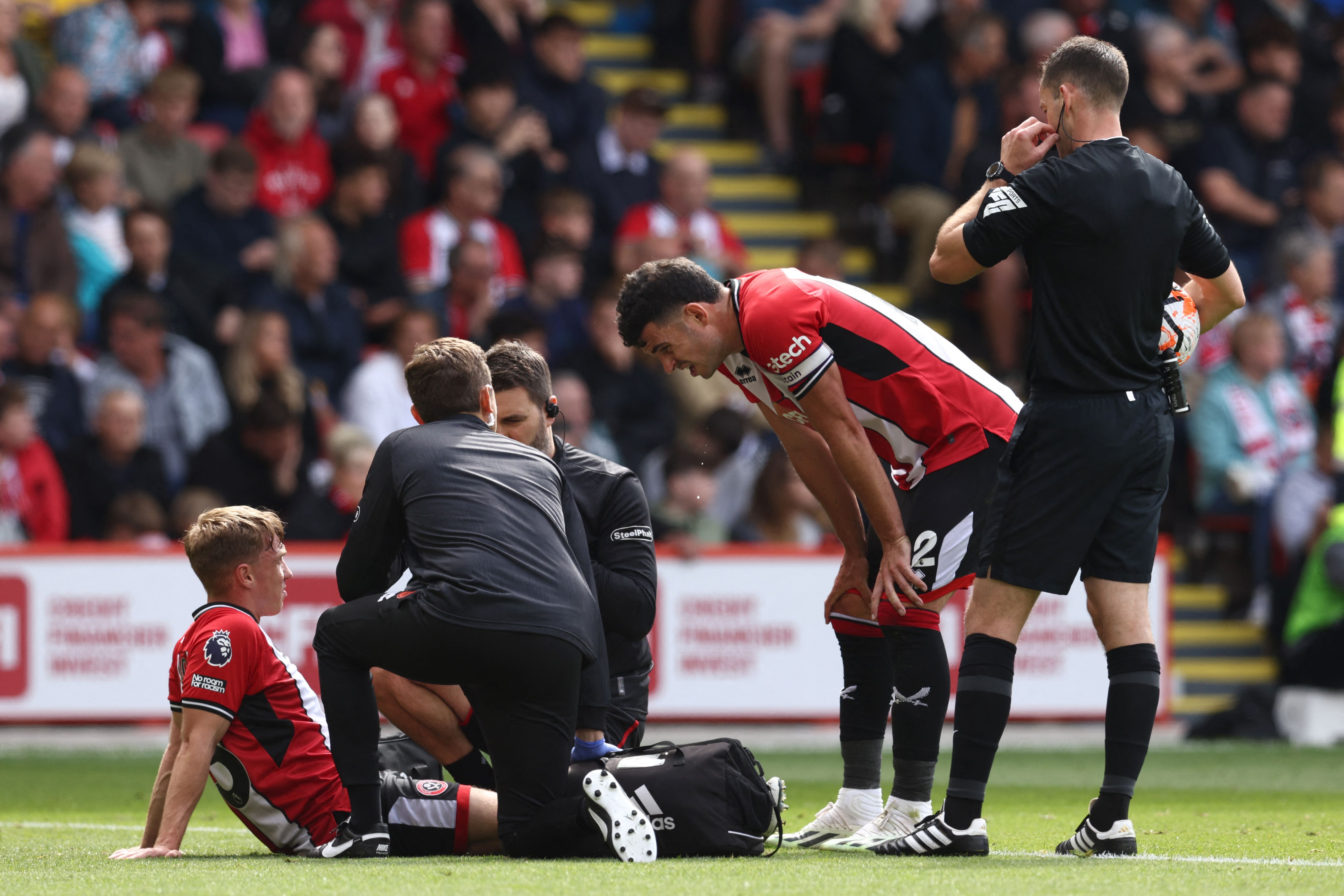 Tottenham fans pile in as Sheffield United manager and players