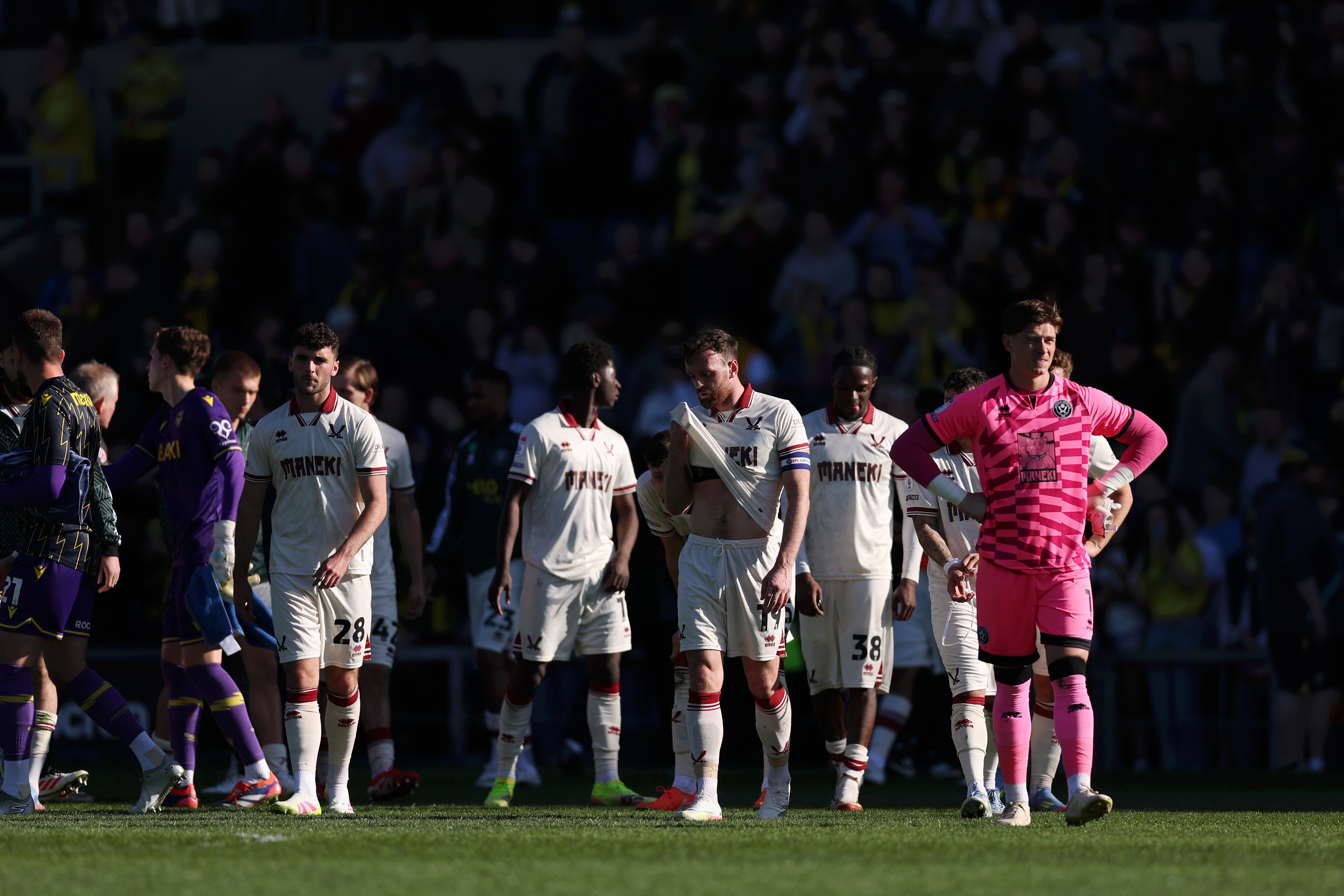 Sheffield United suffered a shock 1-0 defeat to relegation-threatened Oxford United at the Kassam Stadium, missing a key chance to extend their Championship promotion lead.